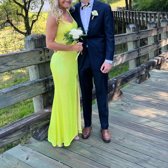 Yellow Sequin Prom dress - Picture 4 of 4